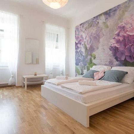 Spacious Vienna Central Station Residence ภายนอก รูปภาพ